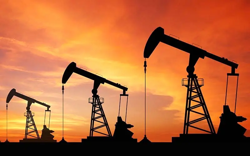 کاهش قیمت نفت در پی معافیت‌های آمریکا برای خرید نفت ایران
