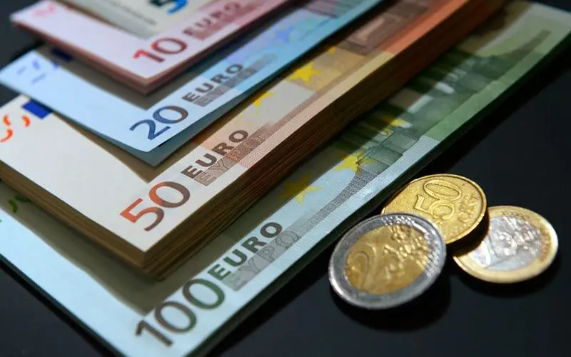 کاهش قیمت یورو و پوند