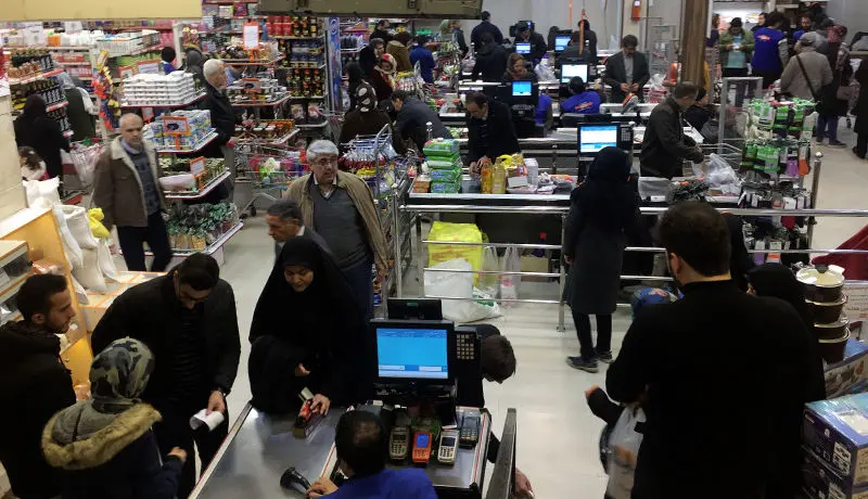 صف خرید کالا در فروشگاه‌های اتکا (گزارش تصویری)