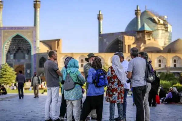 گردشگران ایران بیشتر از کدام کشورها هستند؟ (اینفوگرافیک)