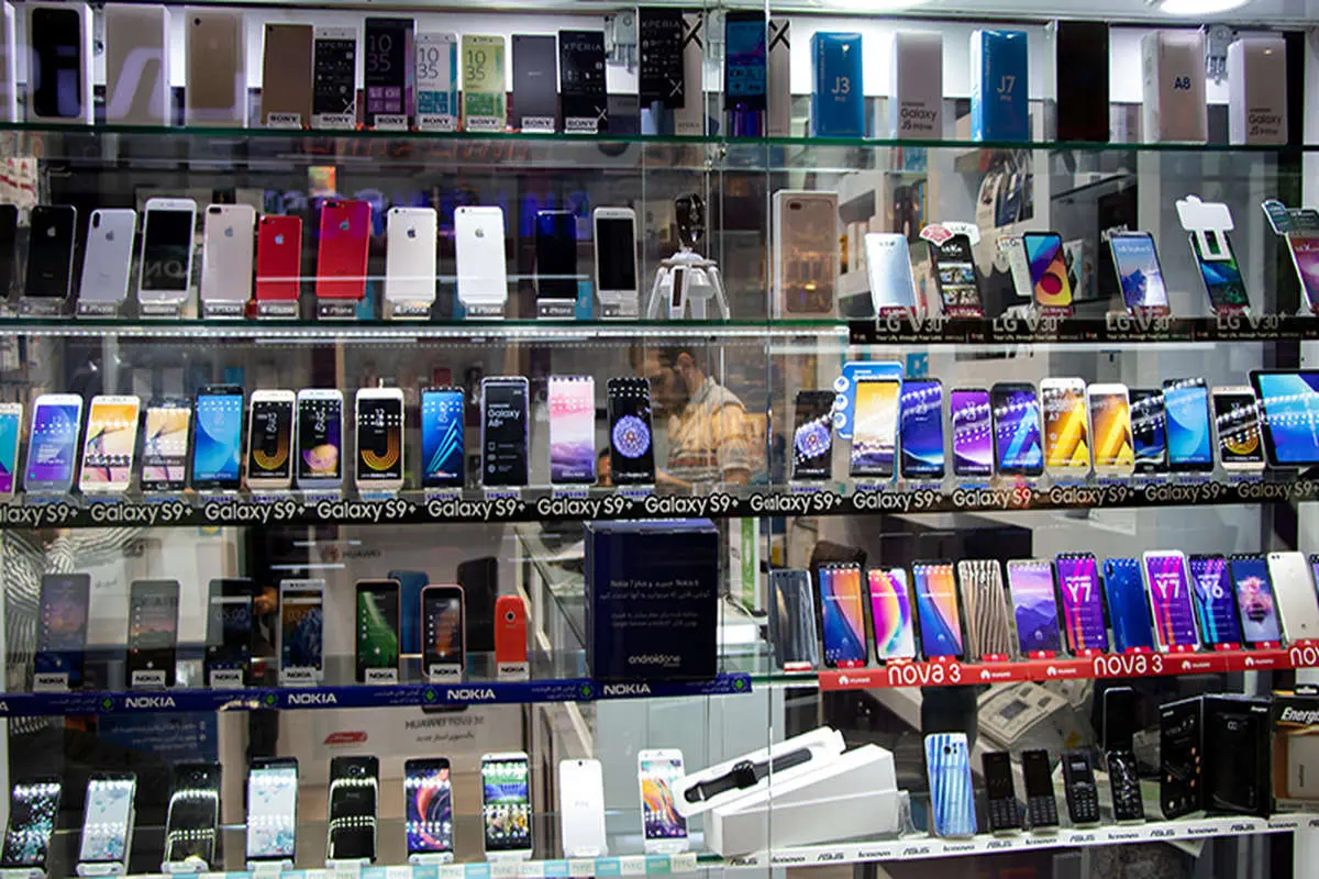 واردات تلفن همراه با ارز نیمایی، کمبود بازار را جبران می‌کند