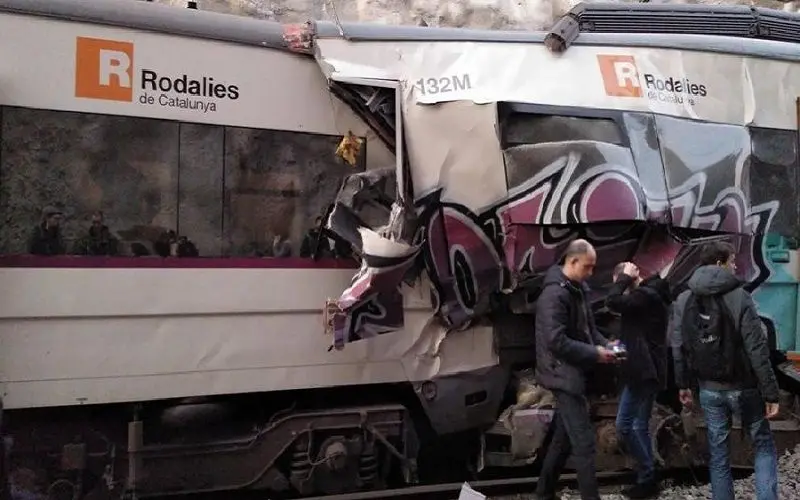 برخورد ۲ قطار در اسپانیا یک کشته و ۱۰۵ زخمی برجای گذاشت