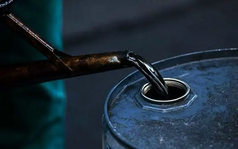 دولت به طلبکاران خود نفت خام می‌دهد