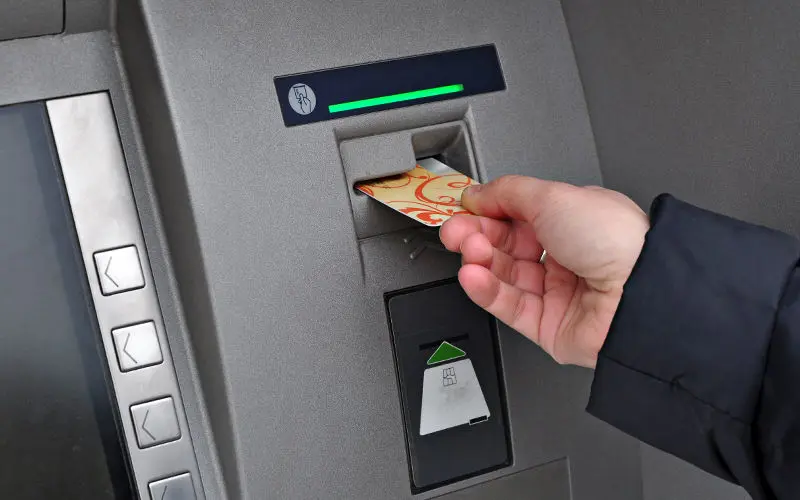 در غیاب بانک‌ها مراقب کارت پولتان باشید