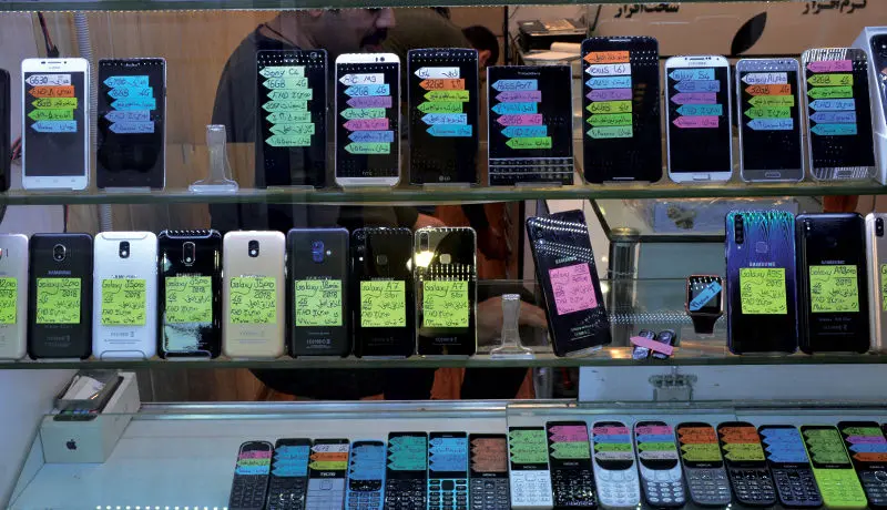 بازگشت موبایل‌های قدیمی به بازار (گزارش تصویری)
