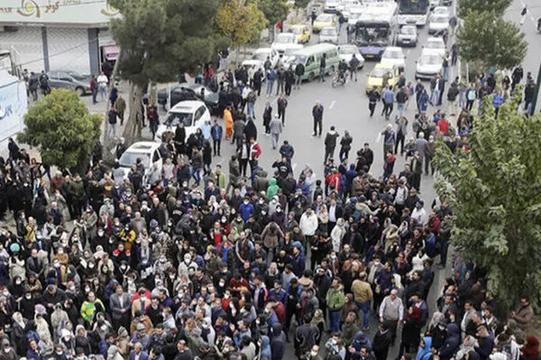 تصاویر یک رسانه‌ دولتی از اعتراضات به گرانی بنزین