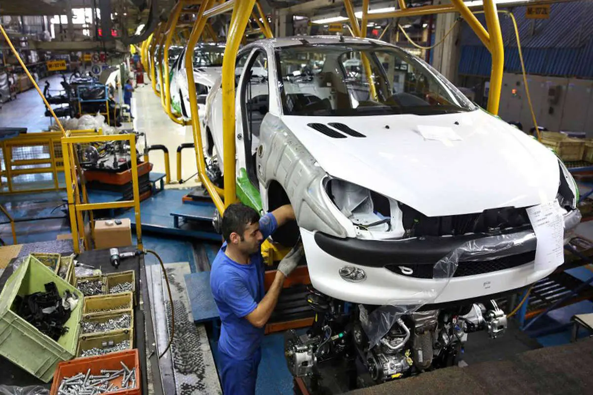رشد 76 درصدی فروش ایران خودرو در آبان ماه / افزایش 107 درصدی تولید سمند