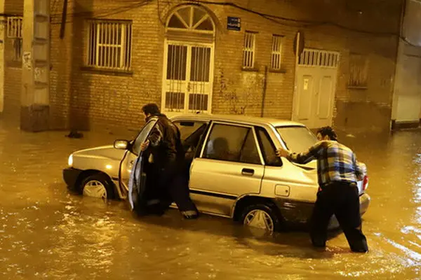 آب گرفتگی عمیق اهواز پس از سه ساعت بارندگی (گزارش تصویری)