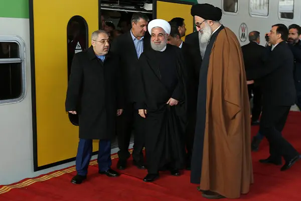 روحانی در مترو هشتگرد (گزارش تصویری)