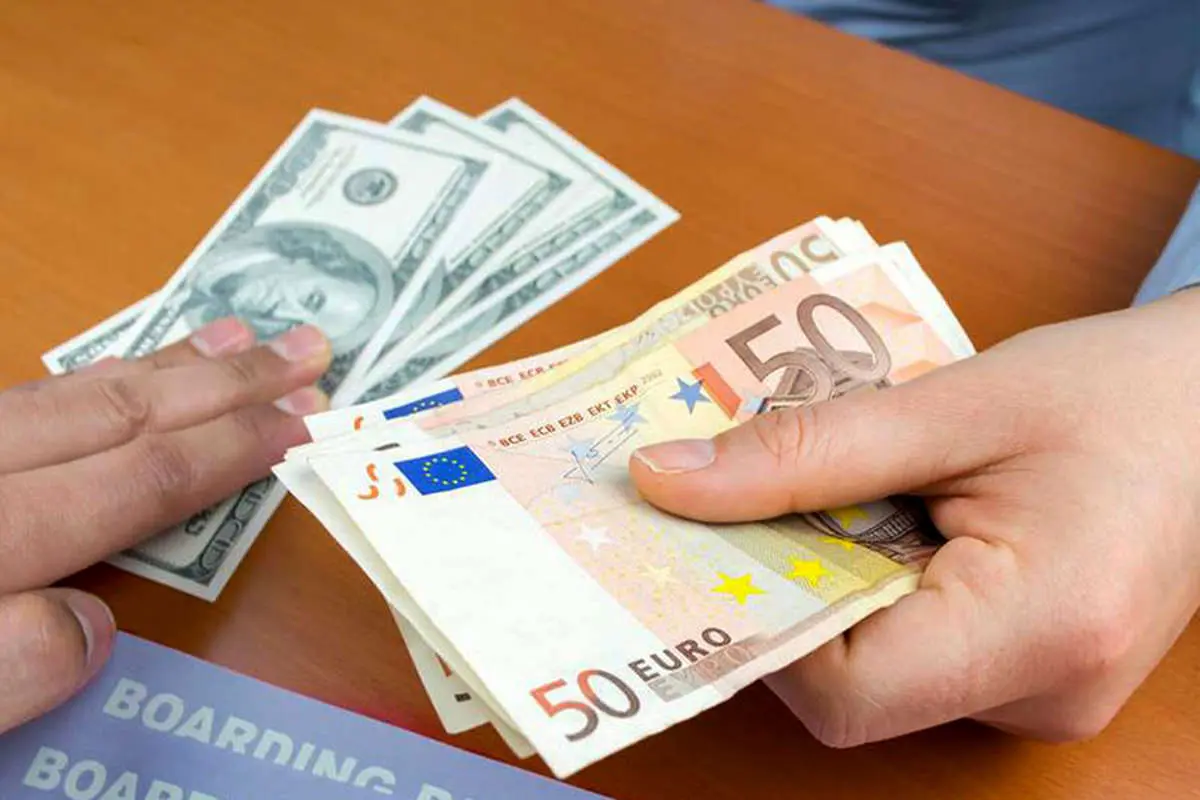 کاهش ارزش یورو در مقابل دلار در سال 2019