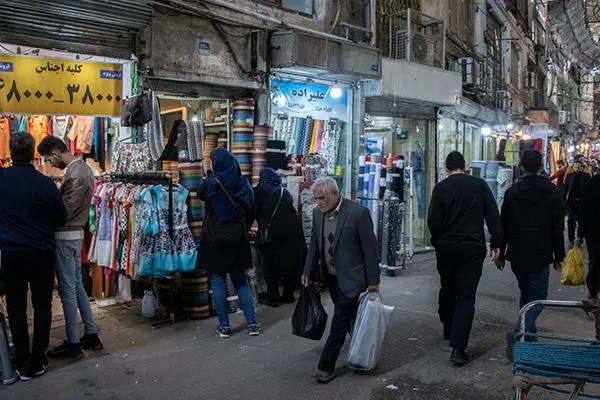 راسته پوشاک بازار بزرگ تهران در ماه‌های پایانی سال (گزارش تصویری)