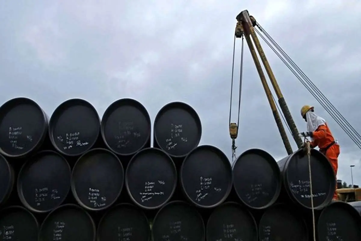 سقوط بهای نفت به پایین‌ترین رقم در یکسال گذشته