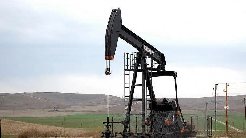 کاهش قیمت نفت ادامه می‌یابد؟