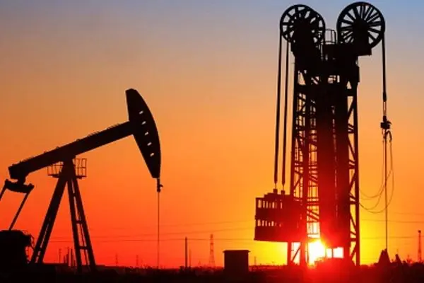 اولین قیمت نفت در هفته جدید میلادی / تنش‌ها میان آمریکا و چین، نفت را ارزان کرد