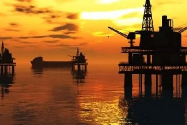 اولین قیمت نفت در هفته جدید میلادی / طلای سیاه اندکی افت کرد