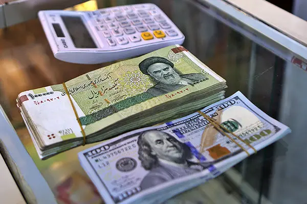 چرا قیمت دلار در ایران افزایش پیدا می‌کند؟