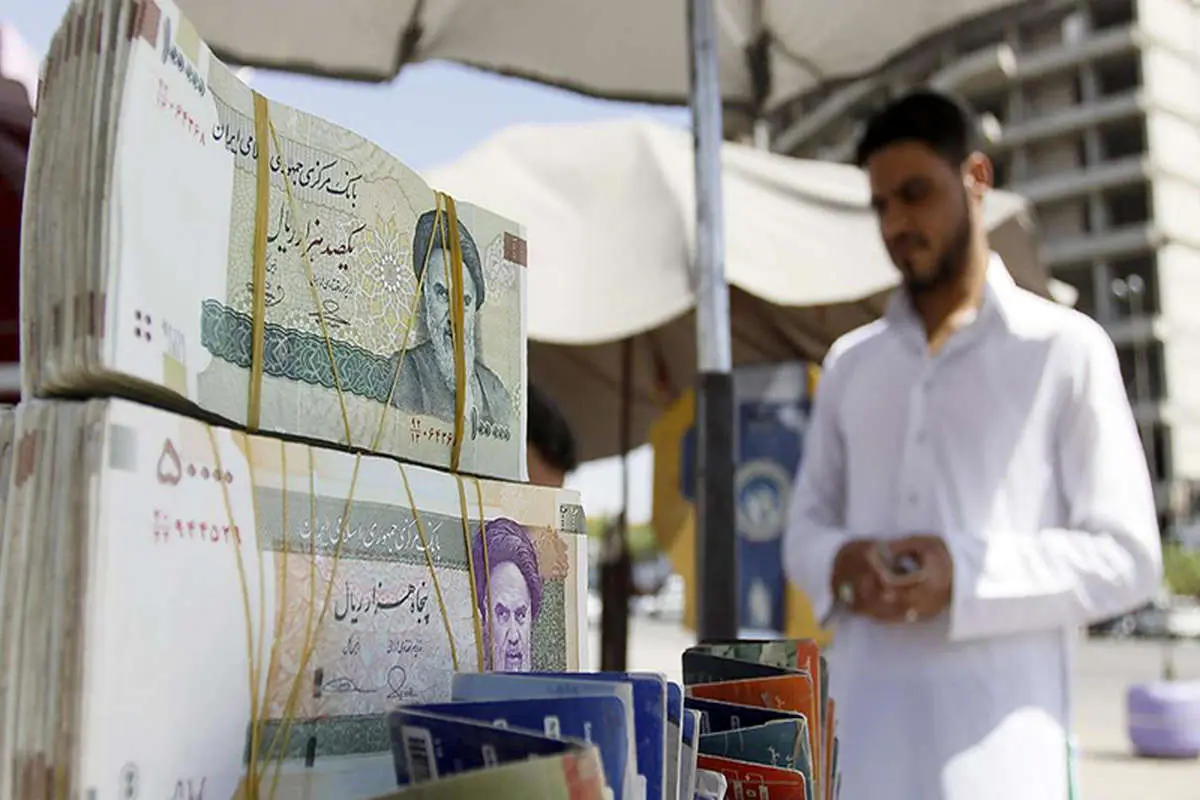 تقاضای مشکوک برای خرید دلار / قاچاق ارزهای صادراتی به سلیمانیه صحت دارد؟