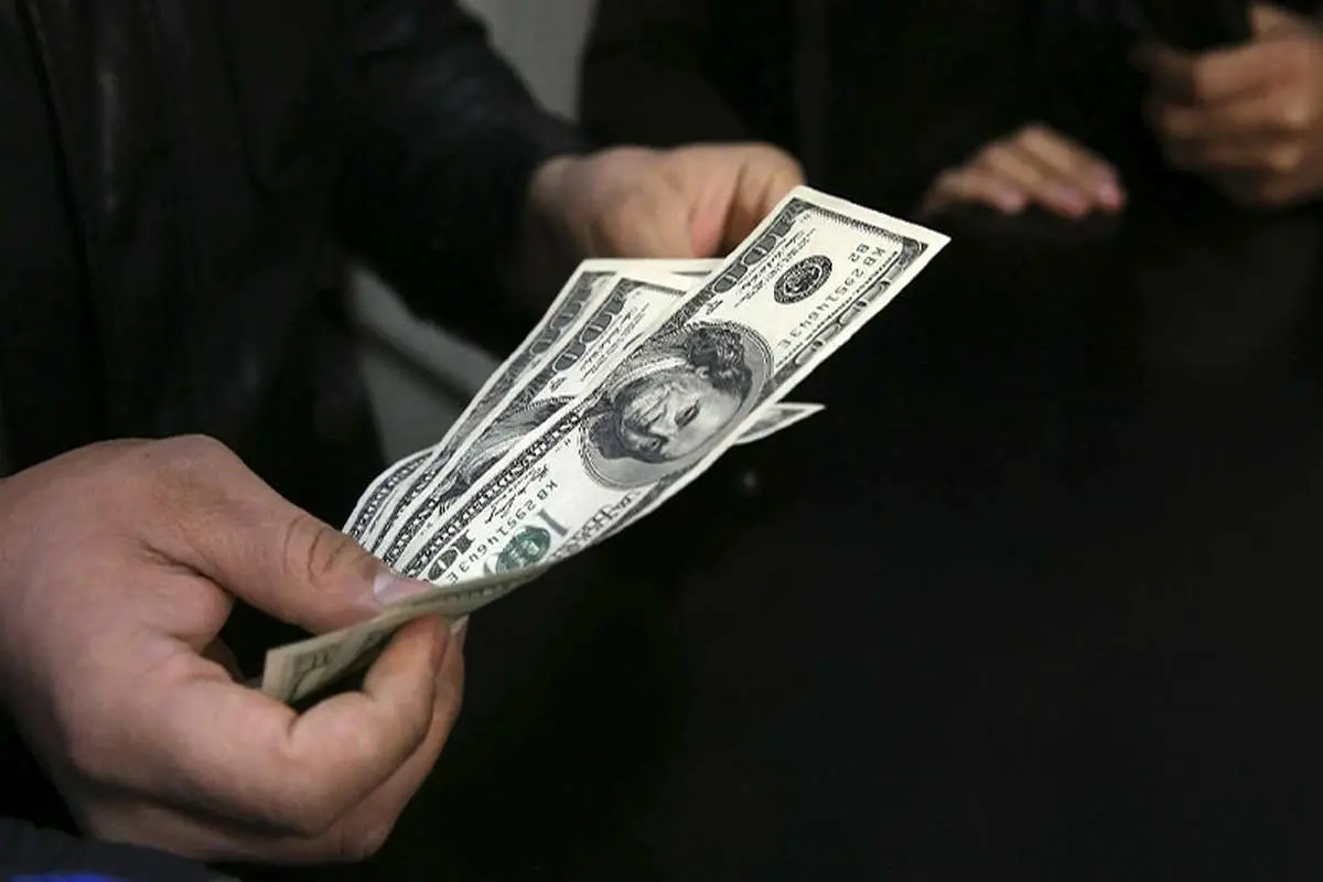 کف قیمت دلار چقدر است؟ / پیش‌بینی ۳ کارشناس درباره آینده دلار پس از مذاکره احتمالی