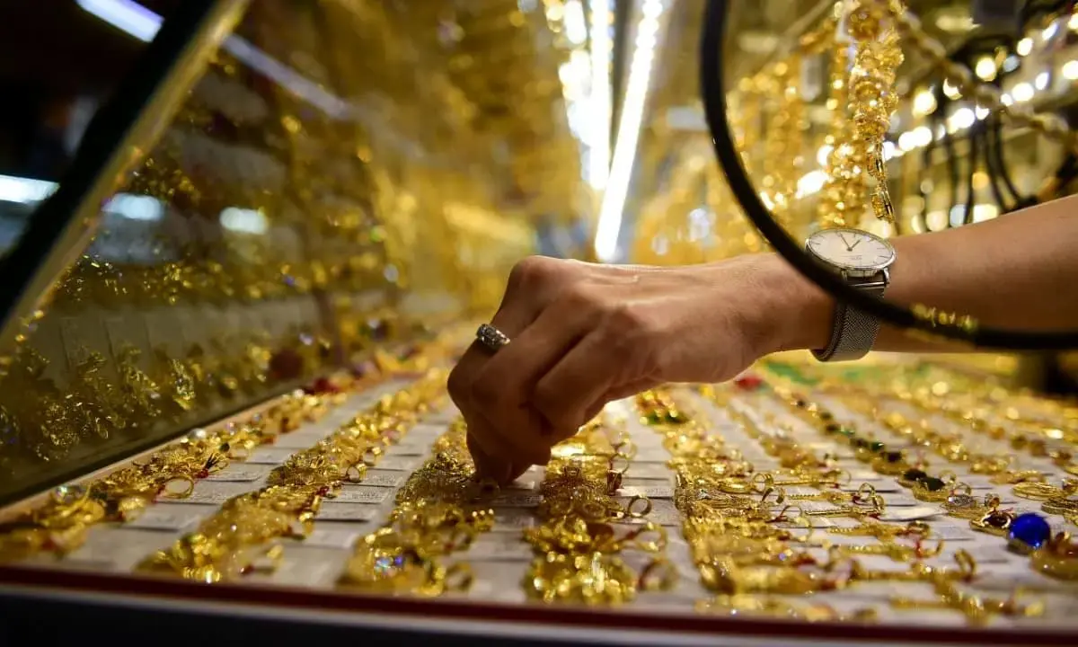 رییس اتحادیه طلا: کاهش قیمت‌ها تاکنون نسبتا خوب بوده / قیمت طلا تا سطح ۲۵۰۰ دلار می‌رود