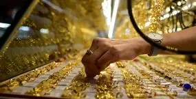 رییس اتحادیه طلا: کاهش قیمت‌ها تاکنون نسبتا خوب بوده / قیمت طلا تا سطح ۲۵۰۰ دلار می‌رود