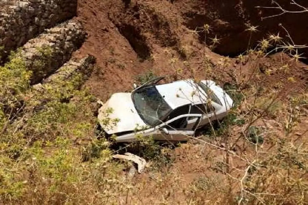 فوت 2 نفر بر اثر سقوط خودرو در جاده امامزاده داود