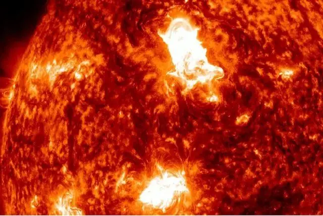قدرتمندترین طوفان خورشیدی از سال ۲۰۱۷ با زمین برخورد کرد