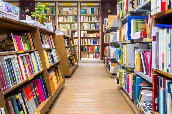 فروش متقلبانه کتاب با تخفیف ۸۰ درصدی/ کرونا کتابفروشان را زمین‌گیر کرد
