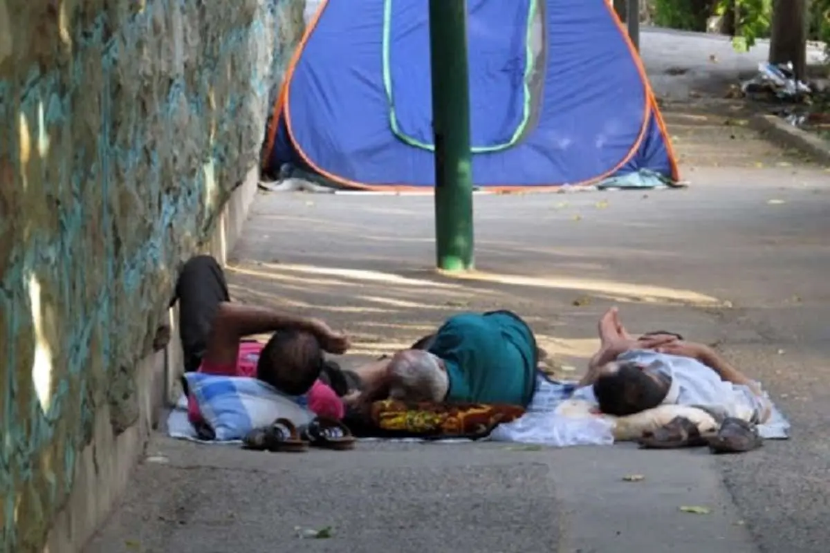 واکنش مخاطبان به خیابان خوابی همراهان بیمار / «تقسیم ناعادلانه امکانات درمانی»