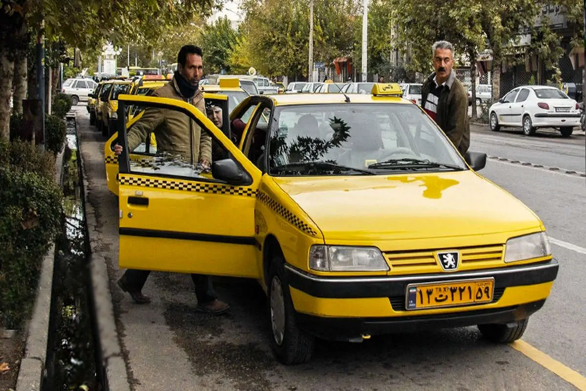 کرونا هر ماه جان ۵۰ راننده تاکسی را می‌گیرد/ مشکل بیمه رانندگان حل می‌شود؟