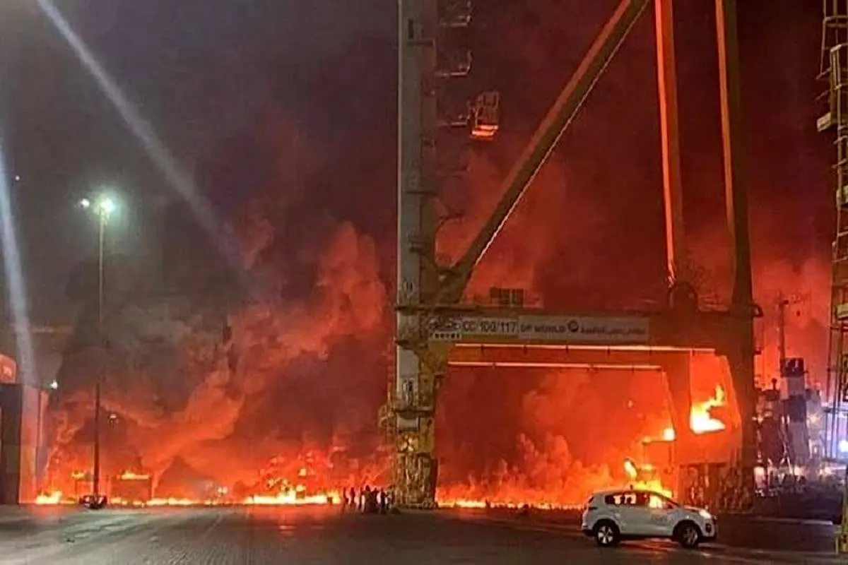 دلایل آتش سوزی مهیب کشتی تجاری در دبی