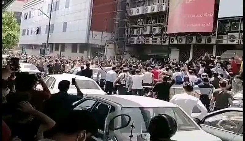 علت تجمع امروز در خیابان جمهوری چه بود؟ (فیلم)