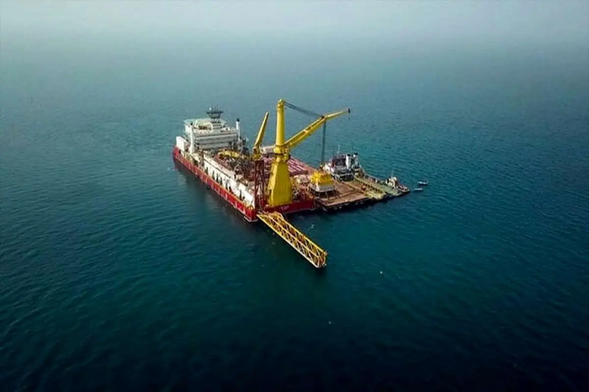 آغاز انتقال نفت از دریای عمان/ زنگنه: روزی تاریخی در صنعت نفت است