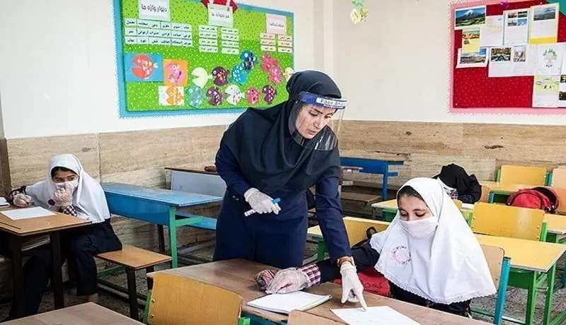 واکسیناسیون ۱٫۴ میلیون معلم تا ۱۰ روز آینده/ آغاز واکسیناسیون معلمان در کرمانشاه