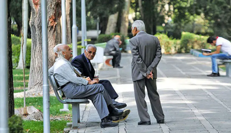 حقوق بازنشستگان با استفاده از وام بانکی پرداخت می‌شود!