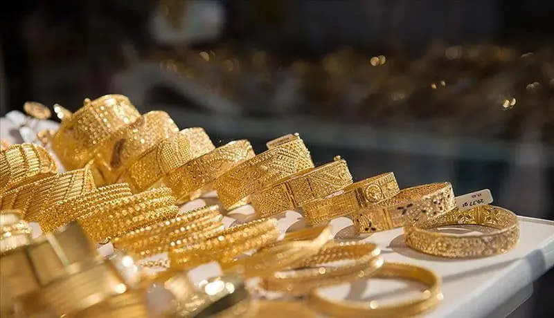 کاهش قیمت‌های طلا و سکه در آغاز هفته / قیمت دلار و یورو امروز ۱۴۰۰/۷/۳