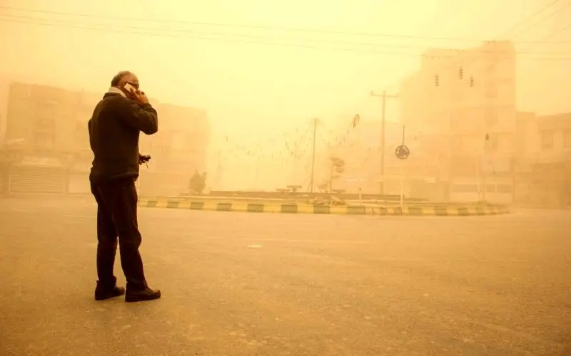 تهران تا ساعتی دیگر غرق گرد و غبار شدید می‌شود