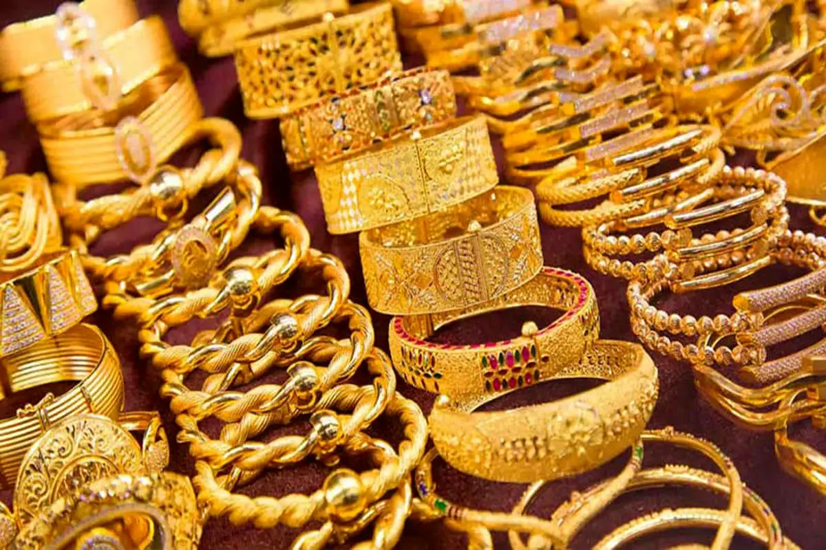 افت اندک قیمت طلا و سکه در بازار/  قیمت دلار و یورو امروز ۱۴۰۰/۸/۶