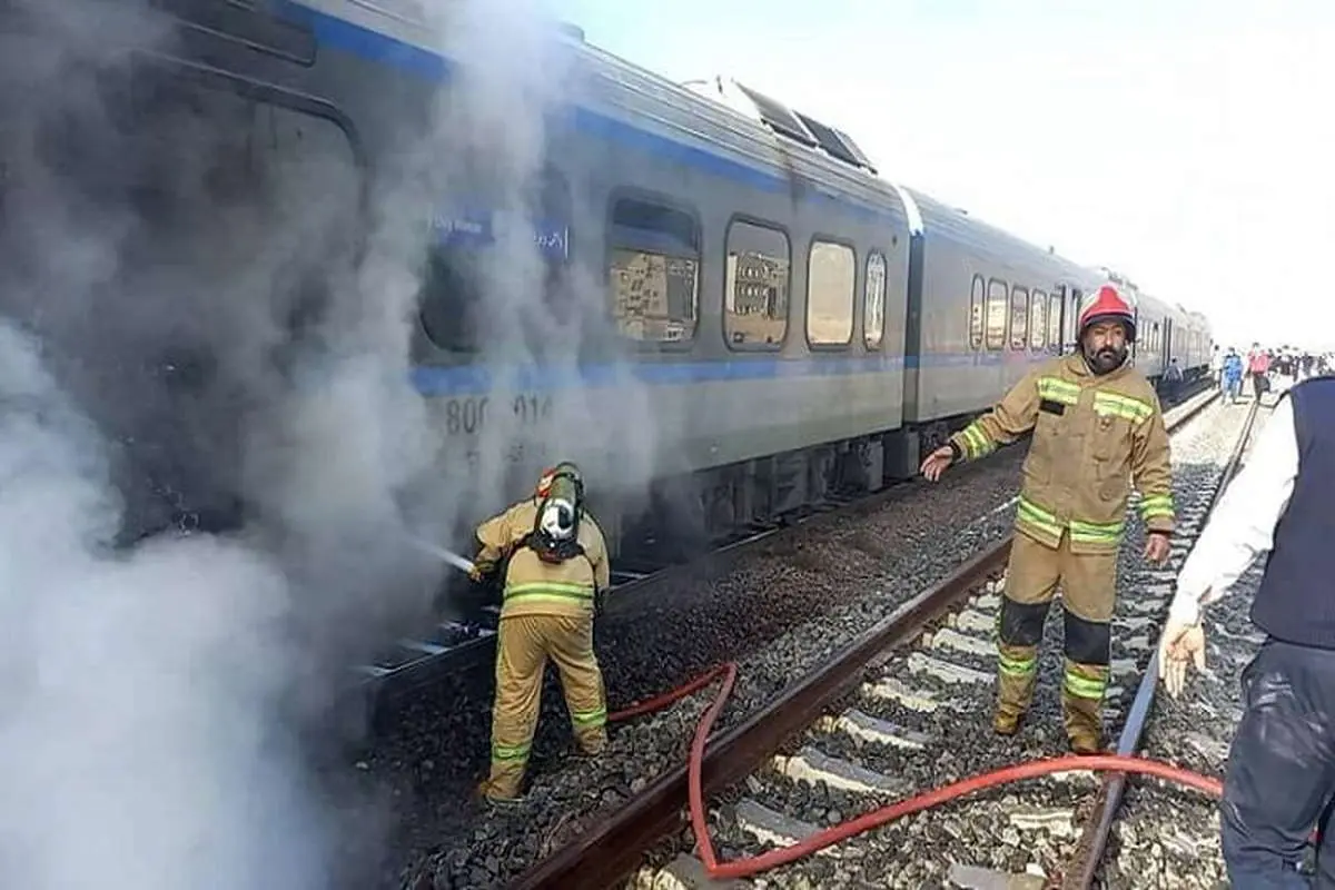 آتش‌سوزی مترو در قرچک مهار شد