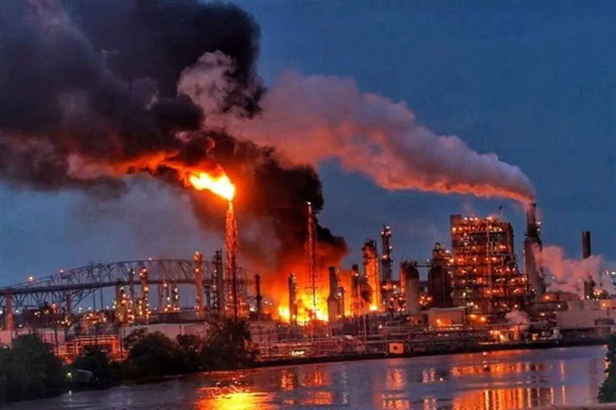 انفجار در بزرگ‌ترین پالایشگاه نفت آمریکا/ این حادثه چه اثری بر بازار جهانی دارد؟