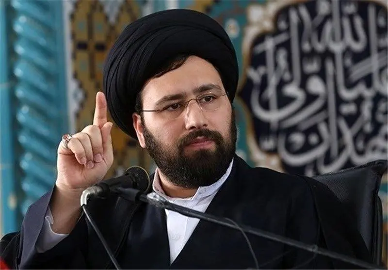 سید علی خمینی: زیر قبه امام حسین برای رهبری دعا می‌کنم