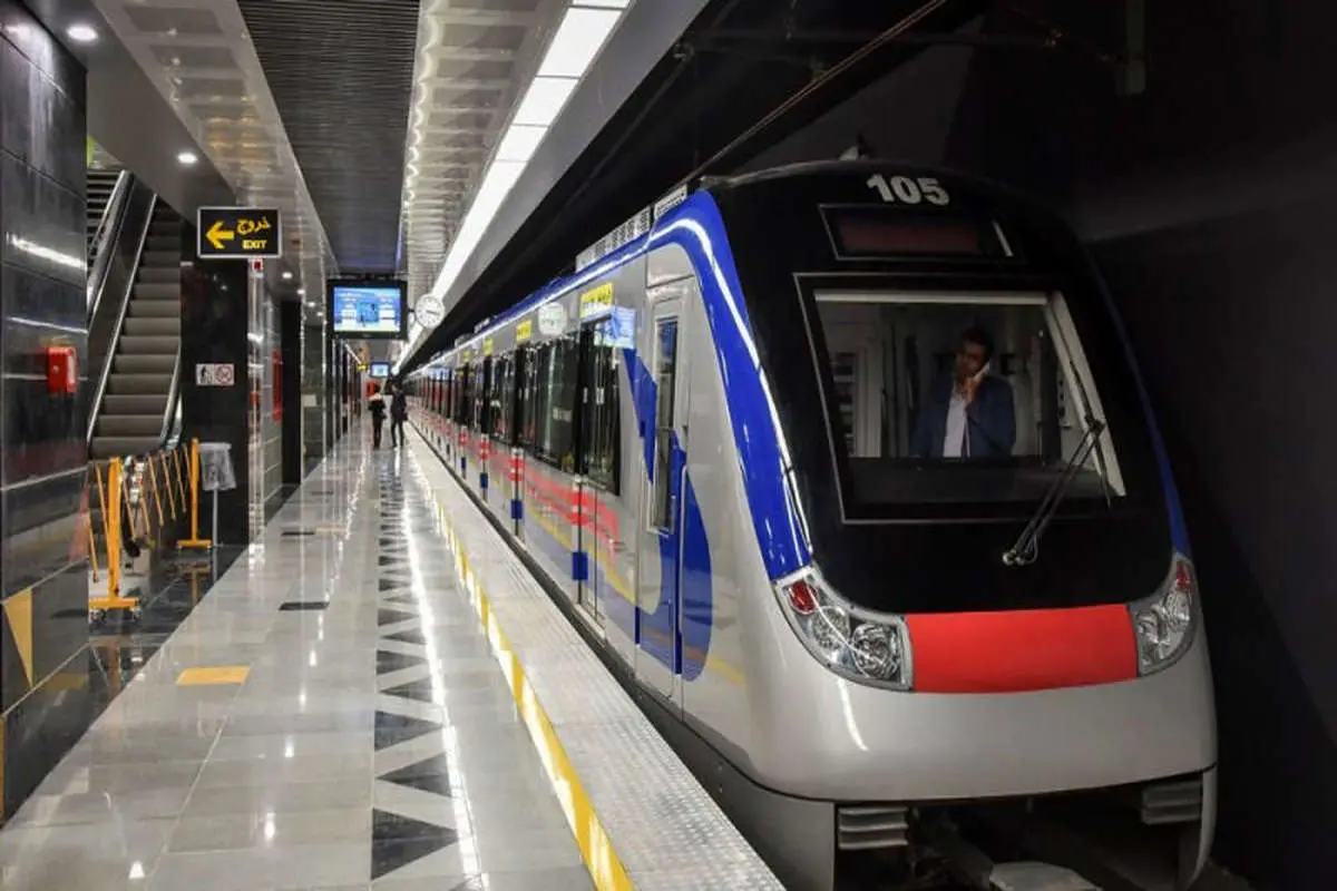 قطار ملی مترو آماده مسافرگیری می‌شود