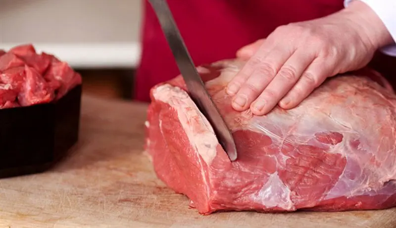 مردم از خرید گوشت گرم جا ماندند/ افزایش تقاضا برای گوشت منجمد