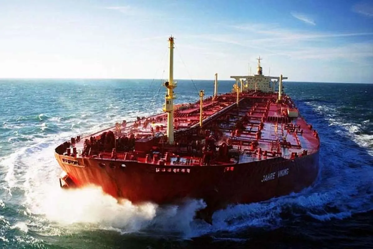 توقیف یک کشتی حامل سوخت قاچاق در فارس
