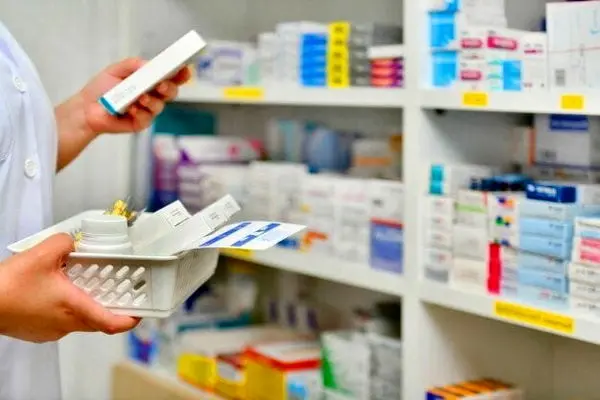  وزیر بهداشت: کارتل های دارویی نمی گذارند درمان از دارو به سمت دیگری برود