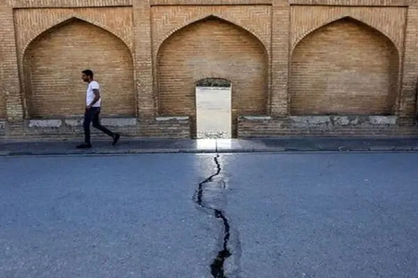 تمام بافت‌ تاریخی اصفهان در خطر فرونشست / آغاز فرونشست زمین در ایران از ۴۵ سال پیش
