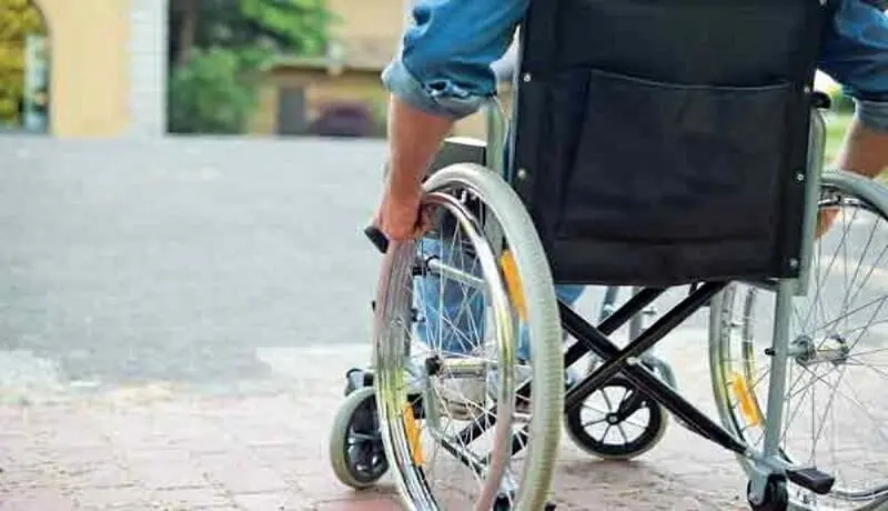 ۸ سال انتظار برای خرید ویلچر / افزایش زباله‌گردی معلولان در کشور