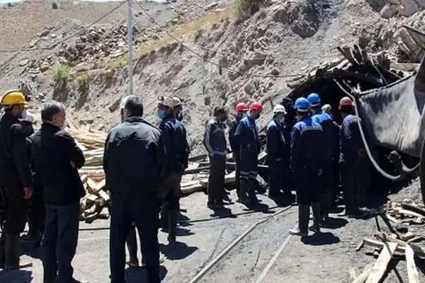 واگذاری خانه به بازماندگان حادثۀ معدن طبس آغاز شد