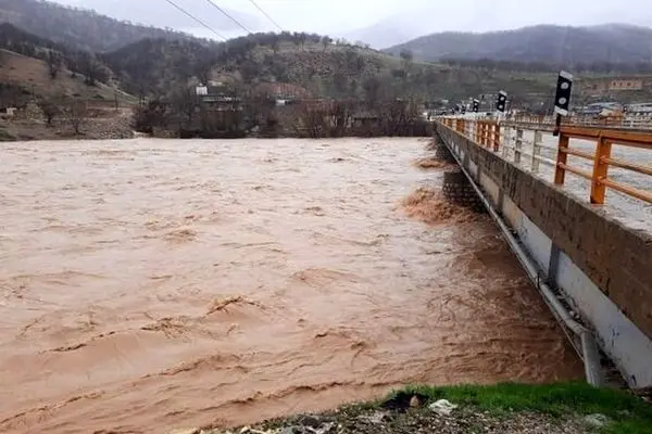 مازندران در جدال با بارش ها سیل آسا/ معابر دریایی دیگر تبدیل شده است