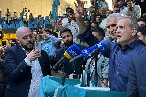هشدار علی لاریجانی: خطر شکل‌گیری دیکتاتوری با رای ندادن مردم