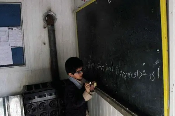 تندباد مدارس برخی از شهرهای استان اردبیل را غیرحضوری کرد